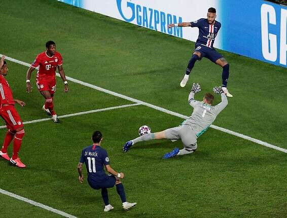 נויר עוצר את ניימאר // צילום: רויטרס